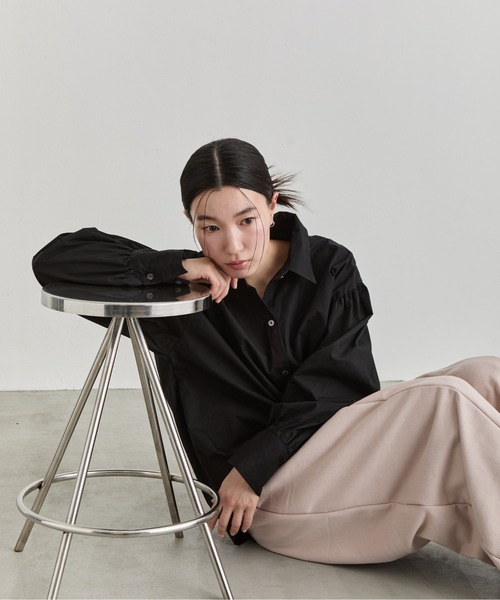 NUJOH(ヌゾ)の「Balloon Sleeve Cotton Shirt / バルーンスリーブコットンシャツ(シャツ/ブラウス・レディース・ライトブルー/ブラック/ホワイト・FREE)」の13枚目の写真