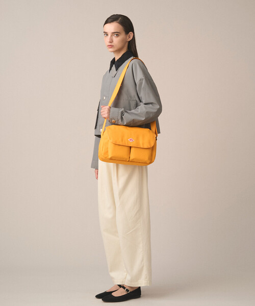 DANTON(ダントン)の「Canvas Shoulder Bag〈OBERKAMPF〉(ショルダーバッグ・レディース・ベージュ/イエロー/サックスブルー/ブラック/アイボリー/グレー・-)」の7枚目の写真