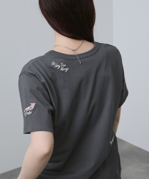 NAVY（ネイビー）の「ベーシックプリントT1（Tシャツ/カットソー・レディース・グレー/チャコールグレー/ホワイト系1/ホワイト系2・M/L）」の16枚目の写真