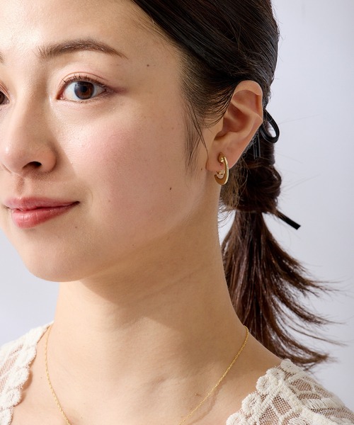 CALIN STANDARD(カリンスタンダード)の「◆金属アレルギー対応◆◆made in japan◆【痛くない】【落ちにくい】【ストレスフリーな着け心地】スリムライン グランループフィットイヤリング(イヤリング・レディース・シルバー/ゴールド・FREE)」の4枚目の写真