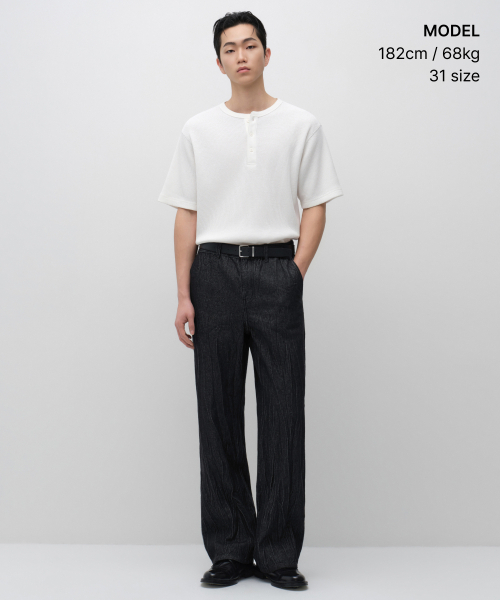 MUSINSA STANDARD（ムシンサスタンダード）の「クリーズワイドデニムパンツ[ロー ブラック]（デニムパンツ・メンズ・その他・30/31/36/34/33/32/42/38/40/27/26/28/29）」の2枚目の写真