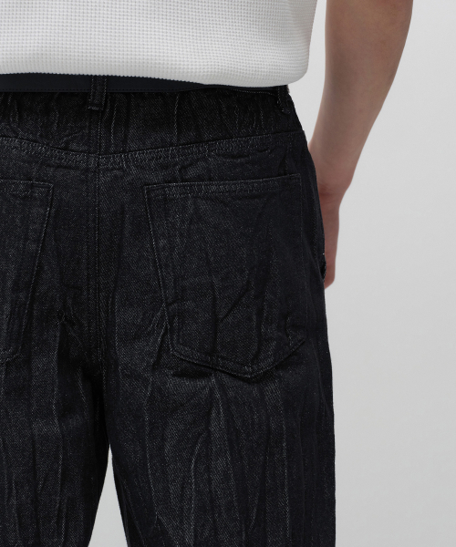 MUSINSA STANDARD（ムシンサスタンダード）の「クリーズワイドデニムパンツ[ロー ブラック]（デニムパンツ・メンズ・その他・30/31/36/34/33/32/42/38/40/27/26/28/29）」の6枚目の写真