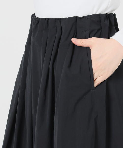 IENA（イエナ）の「ウォッシャブル タフタギャザーフレアスカート（スカート・レディース・ブラック/ホワイト/ベージュ・34/36/38）」の19枚目の写真