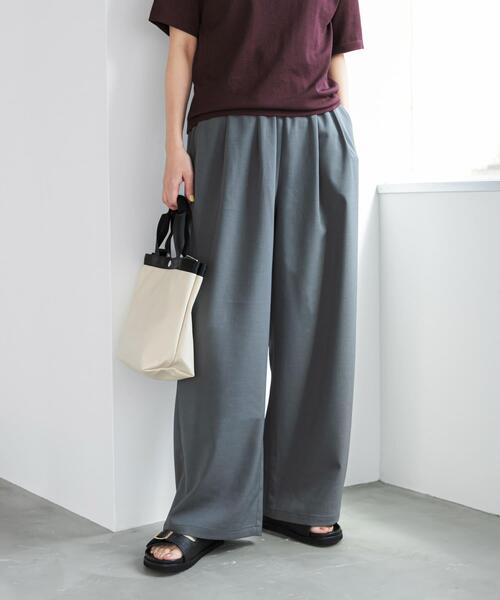 URBAN RESEARCH DOORS（アーバンリサーチドアーズ）の「『UR TECH』完声/涼ギャザーワイドパンツ（その他パンツ・レディース・ベージュ/グレー・SMALL/MEDIUM/LARGE）」の2枚目の写真