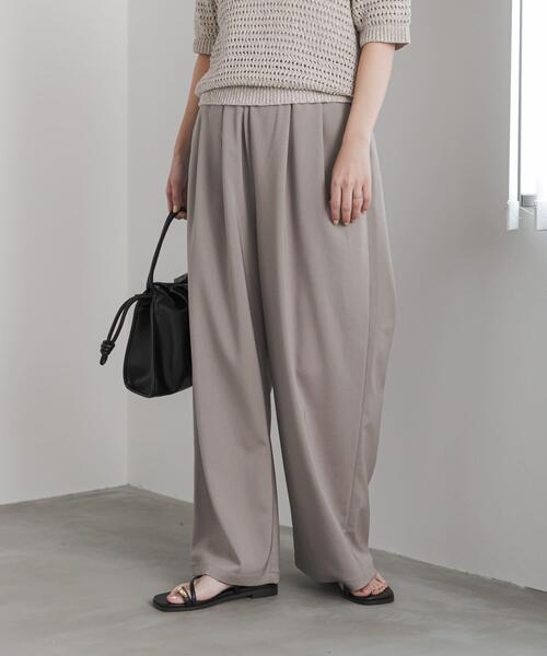 URBAN RESEARCH DOORS（アーバンリサーチドアーズ）の「『UR TECH』完声/涼ギャザーワイドパンツ（その他パンツ・レディース・ベージュ/グレー・SMALL/MEDIUM/LARGE）」の5枚目の写真