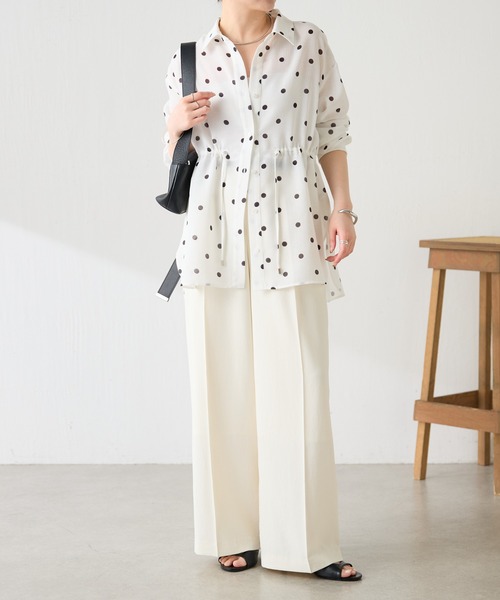 COLLAGE GALLARDAGALANTE（コラージュガリャルダガランテ）の「ドロストシェイプシアーシャツ/WEB限定カラー展開（シャツ/ブラウス・レディース・オフホワイト/ピンク/ネイビー/カーキ・FREE）」の5枚目の写真