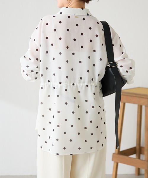 COLLAGE GALLARDAGALANTE（コラージュガリャルダガランテ）の「ドロストシェイプシアーシャツ/WEB限定カラー展開（シャツ/ブラウス・レディース・オフホワイト/ピンク/ネイビー/カーキ・FREE）」の11枚目の写真