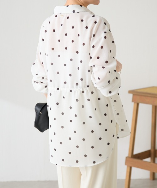 COLLAGE GALLARDAGALANTE（コラージュガリャルダガランテ）の「ドロストシェイプシアーシャツ/WEB限定カラー展開（シャツ/ブラウス・レディース・オフホワイト/ピンク/ネイビー/カーキ・FREE）」の12枚目の写真