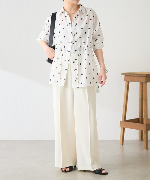 COLLAGE GALLARDAGALANTE（コラージュガリャルダガランテ）の「ドロストシェイプシアーシャツ/WEB限定カラー展開（シャツ/ブラウス・レディース・オフホワイト/ピンク/ネイビー/カーキ・FREE）」の14枚目の写真