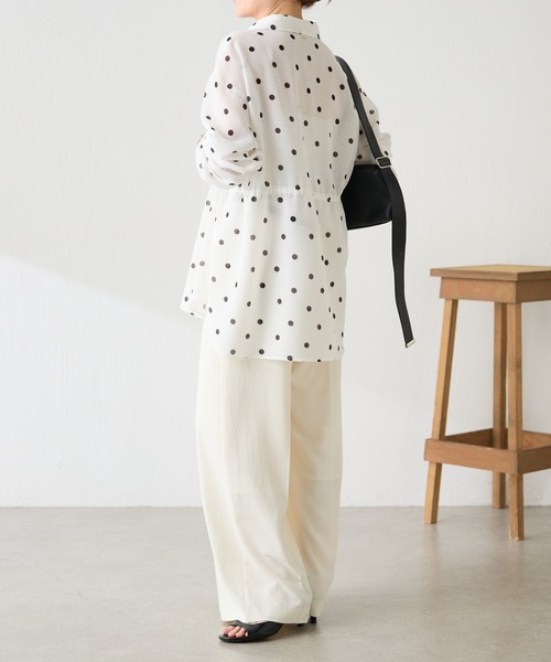 COLLAGE GALLARDAGALANTE（コラージュガリャルダガランテ）の「ドロストシェイプシアーシャツ/WEB限定カラー展開（シャツ/ブラウス・レディース・オフホワイト/ピンク/ネイビー/カーキ・FREE）」の15枚目の写真