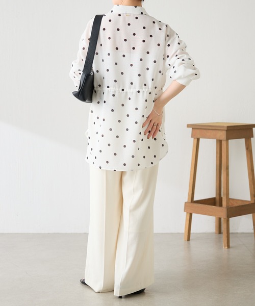 COLLAGE GALLARDAGALANTE（コラージュガリャルダガランテ）の「ドロストシェイプシアーシャツ/WEB限定カラー展開（シャツ/ブラウス・レディース・オフホワイト/ピンク/ネイビー/カーキ・FREE）」の16枚目の写真