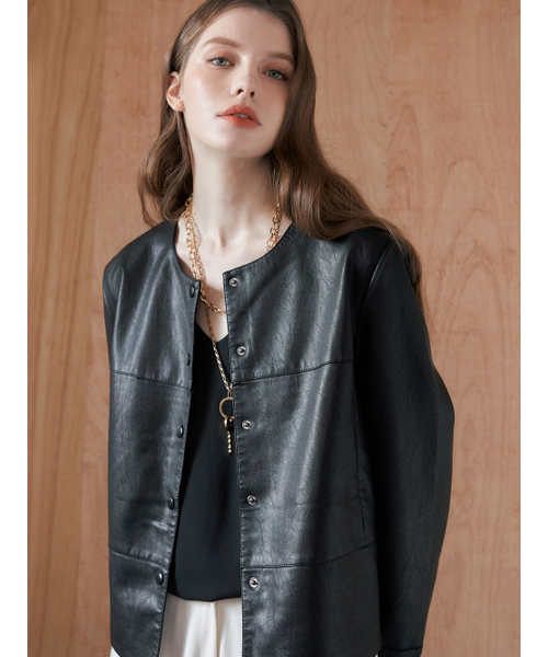 MAXZA(マージャコレクション)の「ラウンドカラー フェイクレザー ジャケット(ライダースジャケット・レディース・カーキ/ブラック/ベージュ/ブラウン・FREE)」の10枚目の写真