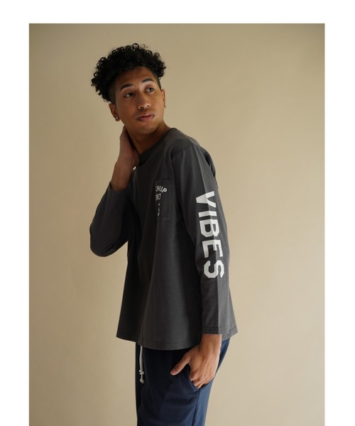 Catchup(ケチャップ)の「【2026SS】CATCHUP CREW 15 ロングTシャツ(大人サイズ)【親子でお揃い】【ユニセックス】(Tシャツ/カットソー・レディース・チャコールグレー/レッド・M/S/L)」の4枚目の写真