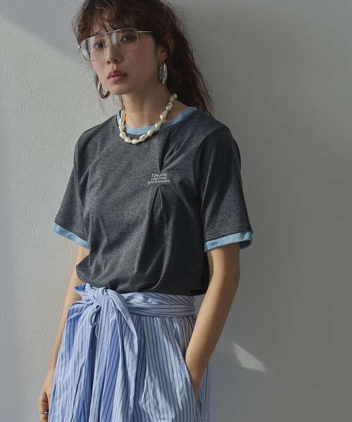 bohmal（ボマール）の「バイカラーロゴ刺繍タックデザインTシャツ（Tシャツ/カットソー・レディース・チャコールグレー/グレー/ブラウン・FREE）」の3枚目の写真