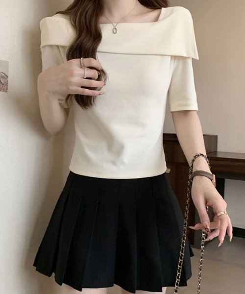 2ly2(トゥーリートゥー)の「アシンメトリーオフショルトップス / ワンショル風 カットソー(Tシャツ/カットソー・レディース・ベージュ・FREE)」の3枚目の写真