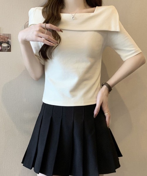 2ly2(トゥーリートゥー)の「アシンメトリーオフショルトップス / ワンショル風 カットソー(Tシャツ/カットソー・レディース・ベージュ・FREE)」の6枚目の写真