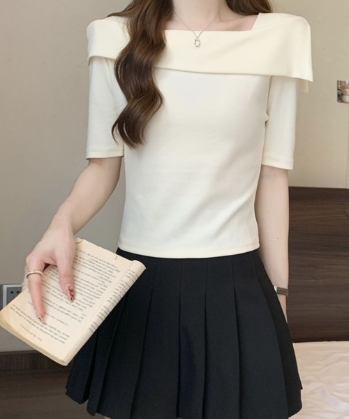 2ly2(トゥーリートゥー)の「アシンメトリーオフショルトップス / ワンショル風 カットソー(Tシャツ/カットソー・レディース・ベージュ・FREE)」の7枚目の写真
