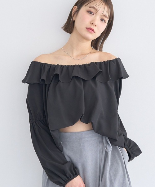 earth music&ecology(アースミュージックアンドエコロジー)の「2wayオフショルバルーンヘムフリルブラウス(シャツ/ブラウス・レディース・ブラック/アイボリー/ブルー・FREE)」の1枚目の写真