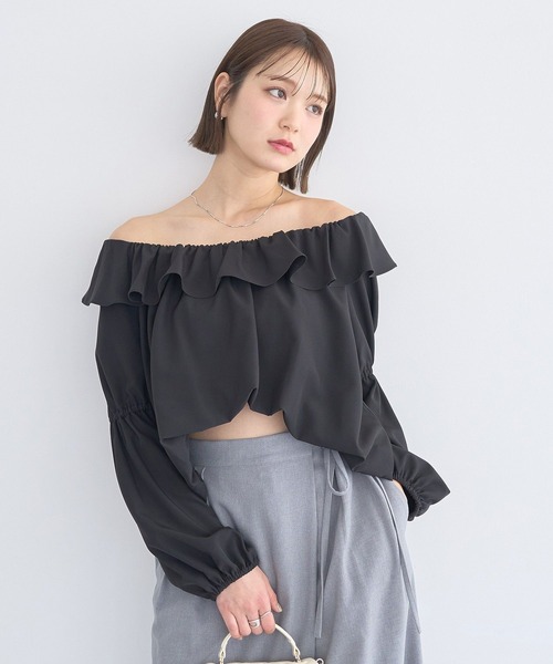 earth music&ecology(アースミュージックアンドエコロジー)の「2wayオフショルバルーンヘムフリルブラウス(シャツ/ブラウス・レディース・ブラック/アイボリー/ブルー・FREE)」の4枚目の写真