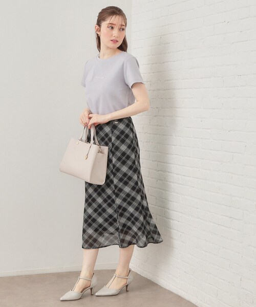 index(インデックス)の「【UVケア/接触冷感】フロントロゴ刺繍Tシャツ《洗濯機OK/S-3L/7col》(Tシャツ/カットソー・レディース・ブラウン系その他5/ホワイト系9/ネイビー/ベージュ系その他7/グレー/オフホワイト/ピンク・38/36/44/42/40)」の9枚目の写真