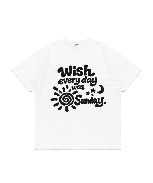 COSO(コソ)の「CC エブリデイサンデー グラフィックTシャツ(ホワイト)(Tシャツ/カットソー・レディース・ホワイト・SMALL/MEDIUM/LARGE)」の1枚目の写真