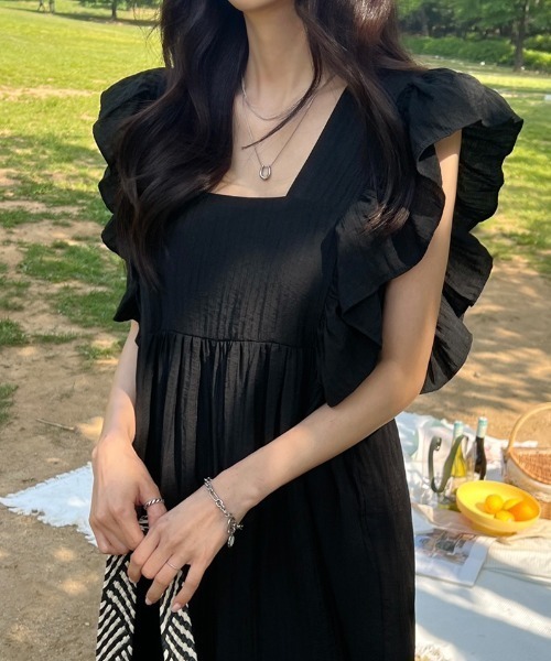AMAJI(アマジ)の「韓国風 スクエアネック フリル切替 フレアスリーブ ロングワンピース(ワンピース・レディース・グリーン/ブラック・FREE)」の2枚目の写真