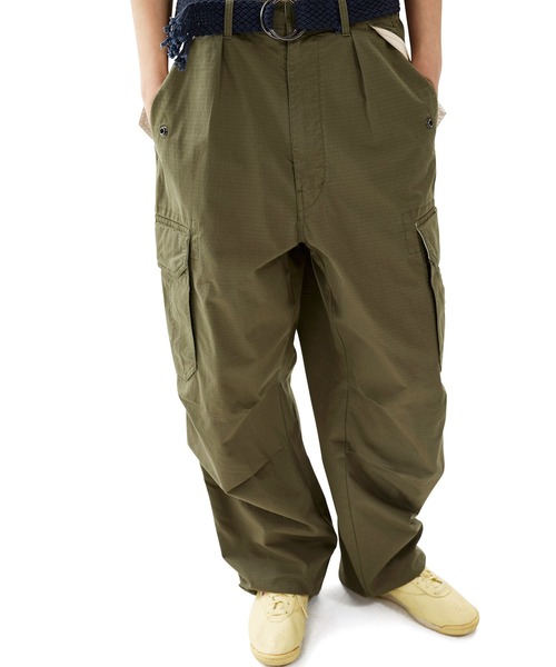 SUNLOVE（サンラブ）の「Vector Cargo Pants（カーゴパンツ・レディース・レッド/オリーブ/チャコール・S/M/L）」の2枚目の写真