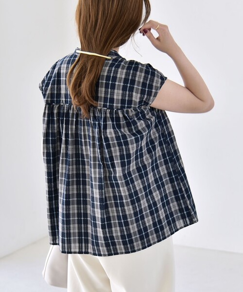 quaranciel(カランシエル)の「quaranciel:〈手洗い可能〉チェック ギャザー バンドカラー フレンチ シャツ(シャツ/ブラウス・レディース・オフホワイト/ネイビー・ONE SIZE)」の16枚目の写真
