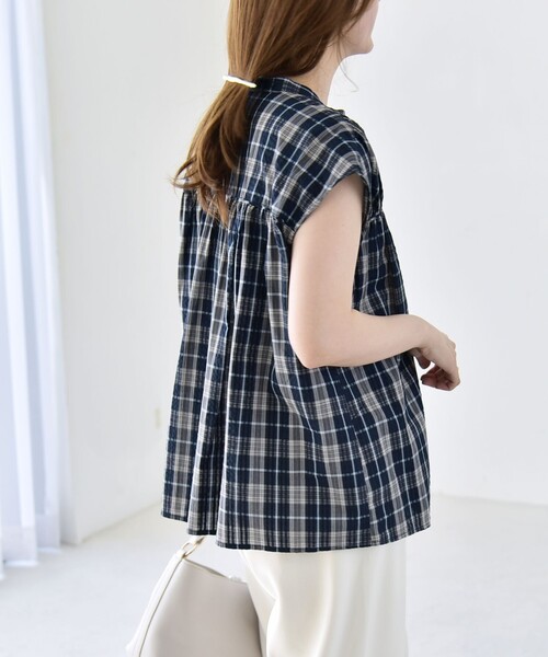quaranciel(カランシエル)の「quaranciel:〈手洗い可能〉チェック ギャザー バンドカラー フレンチ シャツ(シャツ/ブラウス・レディース・オフホワイト/ネイビー・ONE SIZE)」の14枚目の写真
