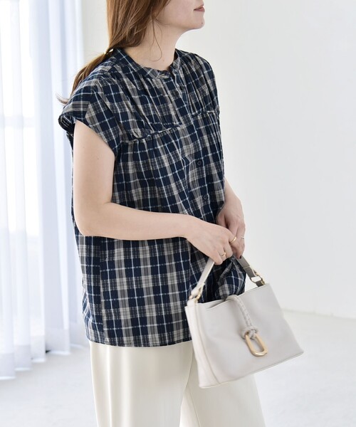 quaranciel(カランシエル)の「quaranciel:〈手洗い可能〉チェック ギャザー バンドカラー フレンチ シャツ(シャツ/ブラウス・レディース・オフホワイト/ネイビー・ONE SIZE)」の13枚目の写真