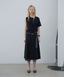 ASYMMETRIC SLEEVE TOP (BLACK)