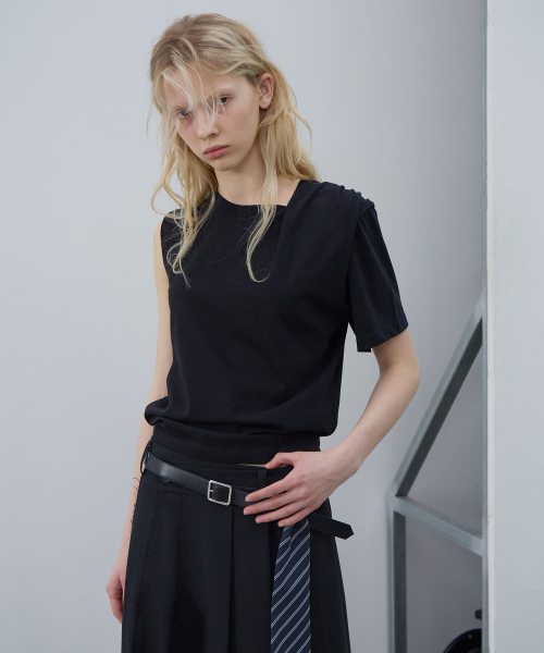 LCDC TM(エルシーディーシーティーエム)の「ASYMMETRIC SLEEVE TOP (BLACK)(Tシャツ/カットソー・レディース・その他・MEDIUM/SMALL)」の4枚目の写真