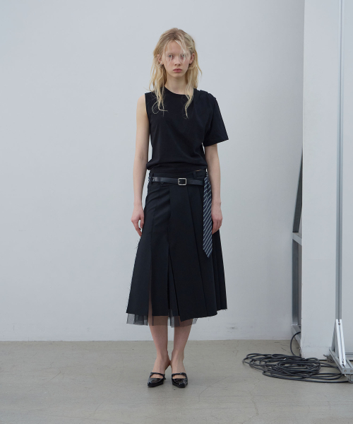 LCDC TM(エルシーディーシーティーエム)の「ASYMMETRIC SLEEVE TOP (BLACK)(Tシャツ/カットソー・レディース・その他・MEDIUM/SMALL)」の8枚目の写真