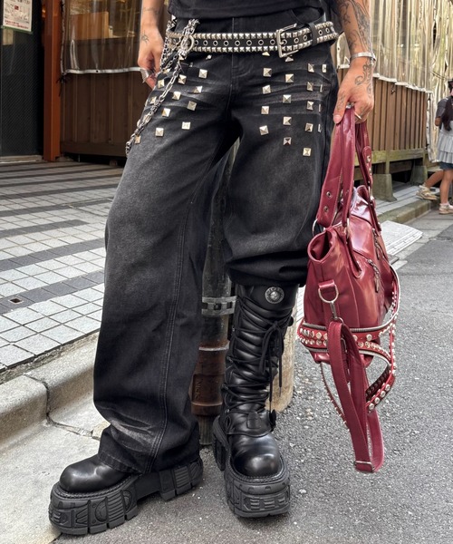 Never mind the XU(ネバーマインドザエックスユー)の「【Never mind the XU】studs washed wide denim pants / 【ネバーマインド ザ エックスユー】スタッズウォッシュドワイドデニムパンツ(デニムパンツ・メンズ・ブルー/ブラック・S/M)」の1枚目の写真