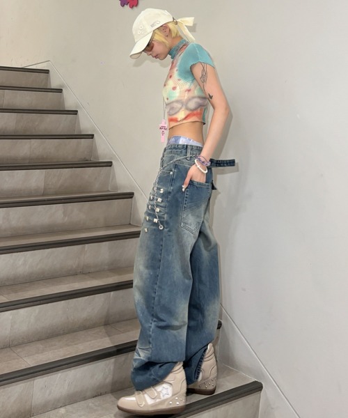 Never mind the XU(ネバーマインドザエックスユー)の「【Never mind the XU】studs washed wide denim pants / 【ネバーマインド ザ エックスユー】スタッズウォッシュドワイドデニムパンツ(デニムパンツ・メンズ・ブルー/ブラック・S/M)」の4枚目の写真