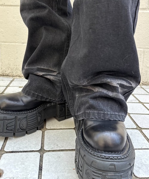 Never mind the XU(ネバーマインドザエックスユー)の「【Never mind the XU】studs washed wide denim pants / 【ネバーマインド ザ エックスユー】スタッズウォッシュドワイドデニムパンツ(デニムパンツ・メンズ・ブルー/ブラック・S/M)」の15枚目の写真