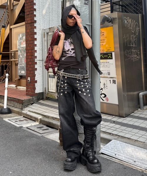 Never mind the XU(ネバーマインドザエックスユー)の「【Never mind the XU】studs washed wide denim pants / 【ネバーマインド ザ エックスユー】スタッズウォッシュドワイドデニムパンツ(デニムパンツ・メンズ・ブルー/ブラック・S/M)」の18枚目の写真