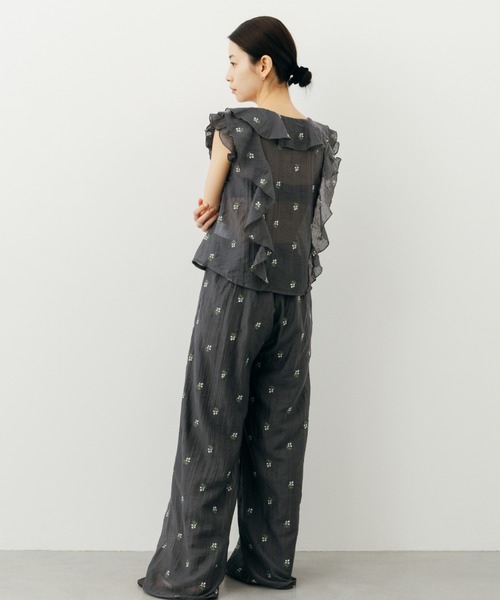 nenom（ネノム）の「[nenom/ネノム] マルチWAY 花柄刺繍 フリルシャツブラウス（シャツ/ブラウス・レディース・オフホワイト/チャコールグレー/ブラック・F）」の6枚目の写真