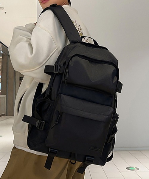 Teem Store(チームストア)の「【大容量/A4対応】【通学/通勤】撥水加工フロントポケット付きバックパック 無地 アーガイル(バックパック/リュック・レディース・ブラック/ブラック系1/グレー系1・F)」の1枚目の写真