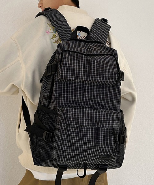 Teem Store(チームストア)の「【大容量/A4対応】【通学/通勤】撥水加工フロントポケット付きバックパック 無地 アーガイル(バックパック/リュック・レディース・ブラック/ブラック系1/グレー系1・F)」の6枚目の写真