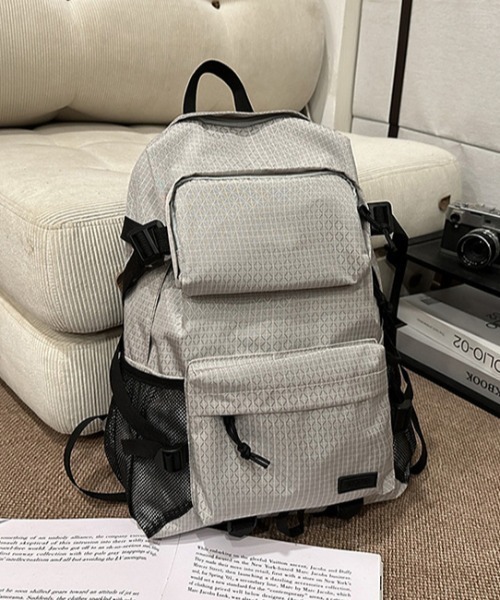 Teem Store(チームストア)の「【大容量/A4対応】【通学/通勤】撥水加工フロントポケット付きバックパック 無地 アーガイル(バックパック/リュック・レディース・ブラック/ブラック系1/グレー系1・F)」の15枚目の写真