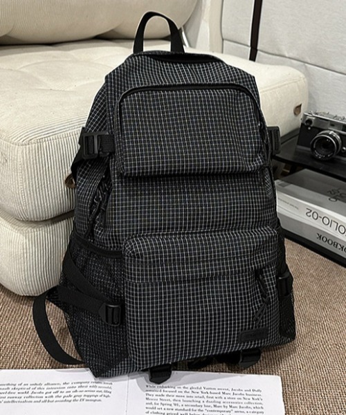 Teem Store(チームストア)の「【大容量/A4対応】【通学/通勤】撥水加工フロントポケット付きバックパック 無地 アーガイル(バックパック/リュック・レディース・ブラック/ブラック系1/グレー系1・F)」の17枚目の写真
