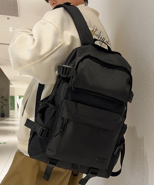 Teem Store(チームストア)の「【大容量/A4対応】【通学/通勤】撥水加工フロントポケット付きバックパック 無地 アーガイル(バックパック/リュック・レディース・ブラック/ブラック系1/グレー系1・F)」の4枚目の写真