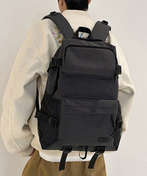 Teem Store(チームストア)の「【大容量/A4対応】【通学/通勤】撥水加工フロントポケット付きバックパック 無地 アーガイル(バックパック/リュック・レディース・ブラック/ブラック系1/グレー系1・F)」の20枚目の写真