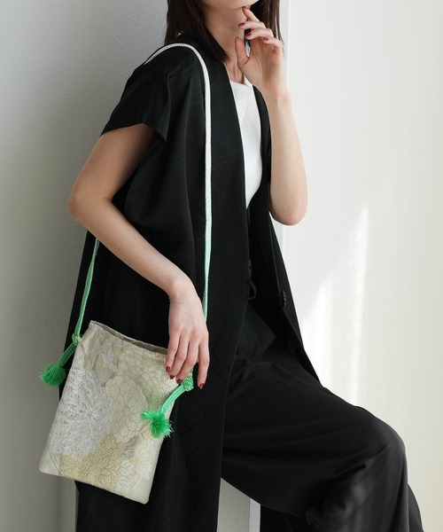 utatane（ウタタネ）の「帯リメイク maison utatane ショルダーバッグ 白銀の菊づくし（ショルダーバッグ・レディース・シルバー・FREE）」の8枚目の写真