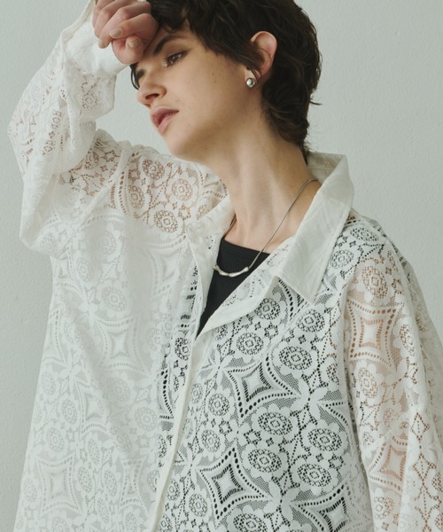 Plumel(プルメル)の「Geometric Lace Shirt with Tank / ジオメトリーレースシャツwithタンクトップ(シャツ/ブラウス・レディース・サックスブルー/オフホワイト・MEDIUM)」の3枚目の写真