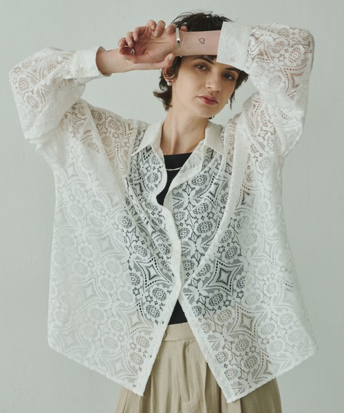 Plumel(プルメル)の「Geometric Lace Shirt with Tank / ジオメトリーレースシャツwithタンクトップ(シャツ/ブラウス・レディース・サックスブルー/オフホワイト・MEDIUM)」の4枚目の写真