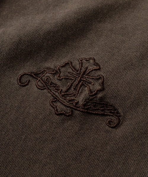 SlashDate(スラッシュデイト)の「【84】ピグメント加工 クロスワンポイント刺繍 ヘンリーネック Tシャツ/メンズ/レディース/ユニセックス(Tシャツ/カットソー・メンズ・ブラウン/グレイッシュベージュ/ブラック・L/M)」の11枚目の写真
