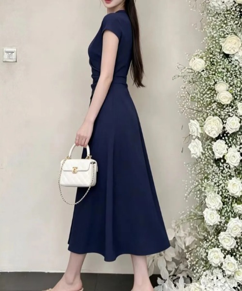 LUCPY(ラクピー)の「カシュクールタックフレアワンピース(ワンピース・レディース・ネイビー・XX-LARGE/X-LARGE/LARGE/MEDIUM)」の4枚目の写真