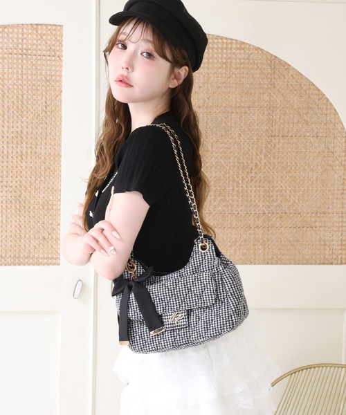 one after another NICE CLAUP(ワンアフターアナザーナイスクラップ)の「ビジュー釦アイレット半袖ニット(ニット/セーター・レディース・ブラック/オフホワイト/サックスブルー/ピンク・FREE)」の16枚目の写真